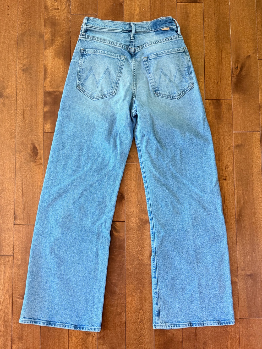 Like New MOTHER Petite Lil Lasso Sneak Jeans in Sow Surreal size 26 - Picture 3 of 4